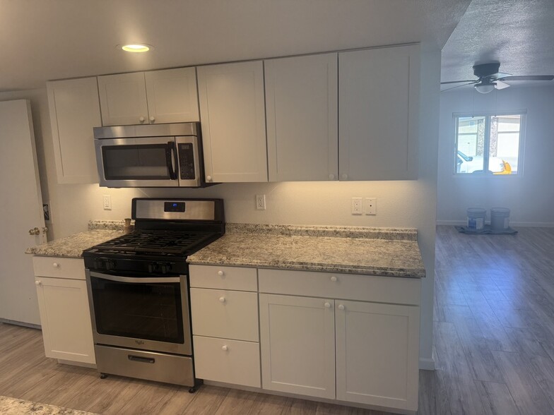 Building Photo - 1820 Marigold Ln