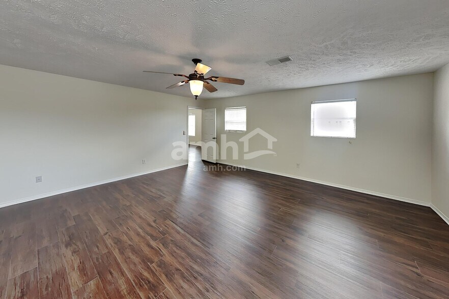 Building Photo - 2651 Sutherland Dr