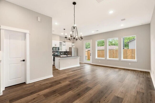Building Photo - 6712 Parker Oaks Ln