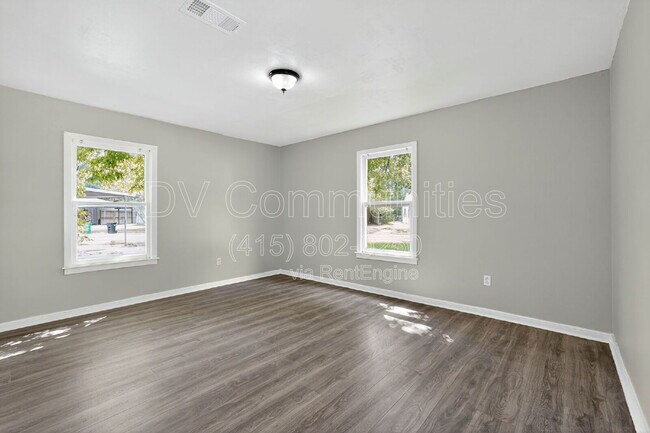 Building Photo - 709 S 7th St