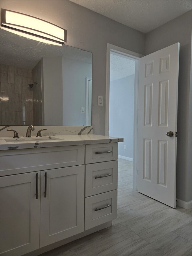 Building Photo - 19319 Cypress Cliff Dr