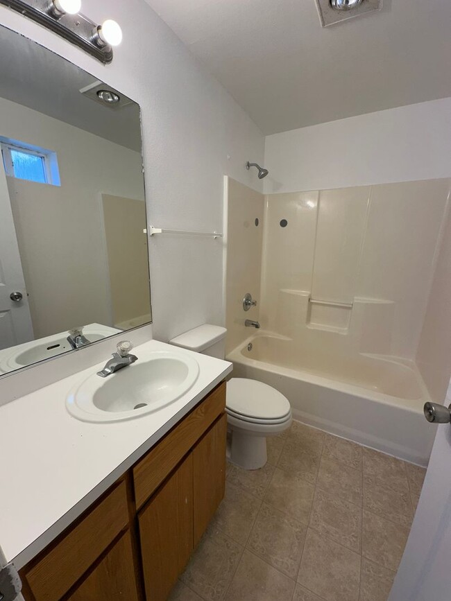 Building Photo - Single Level 3 Bedroom 2 Bath Unit With Ne...