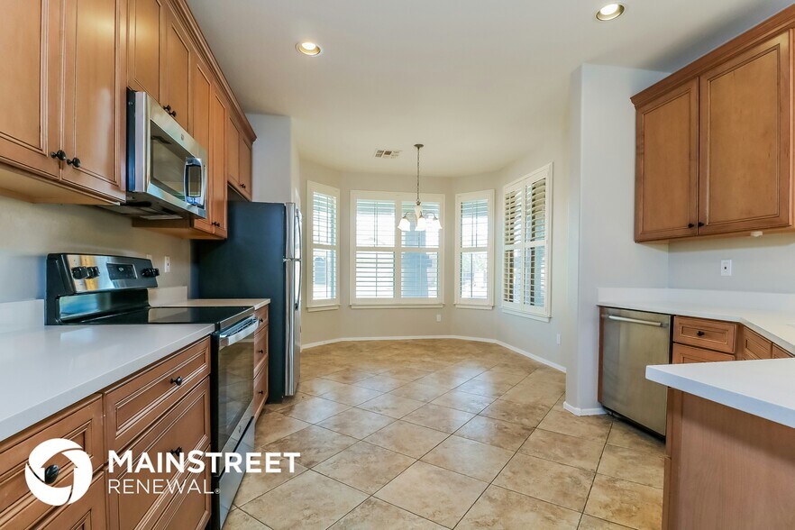 Building Photo - 11761 W Daley Ln