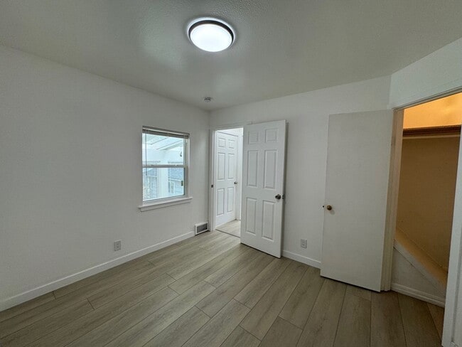 Building Photo - Newly renovated 4 bed 1 bath home in Burien