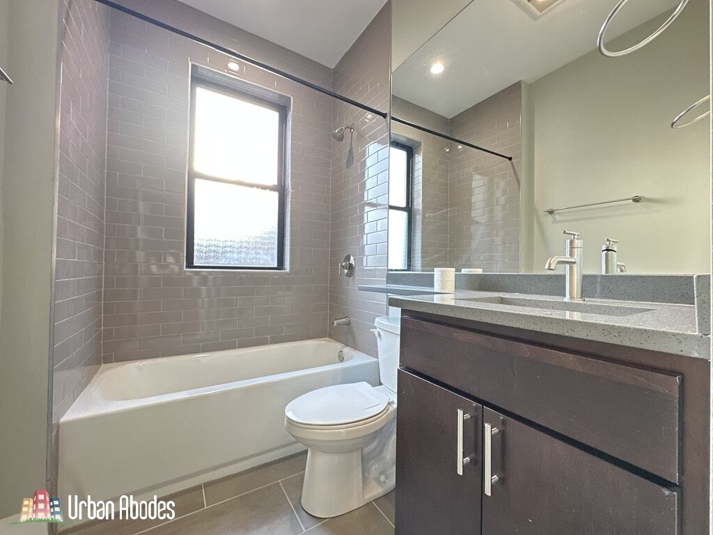 Building Photo - 1124 Maple Ave