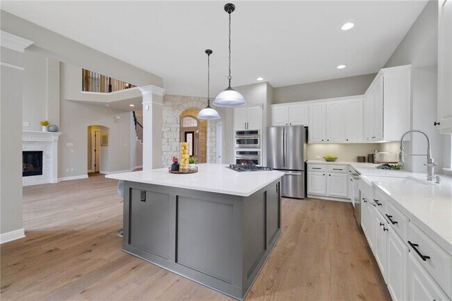 Building Photo - 3000 Welton Cliff Dr