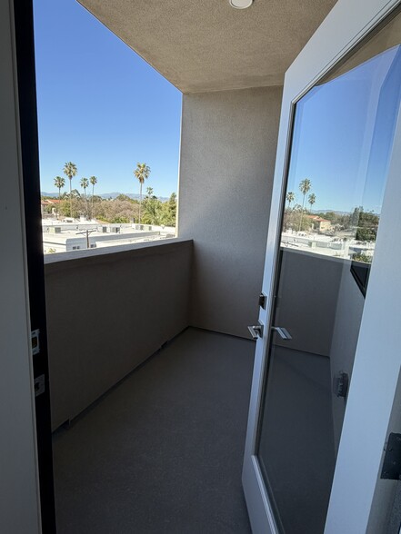 Building Photo - 14535 Weddington St