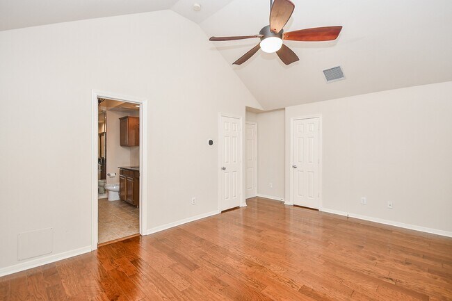 Building Photo - 3126 Clearview Cir
