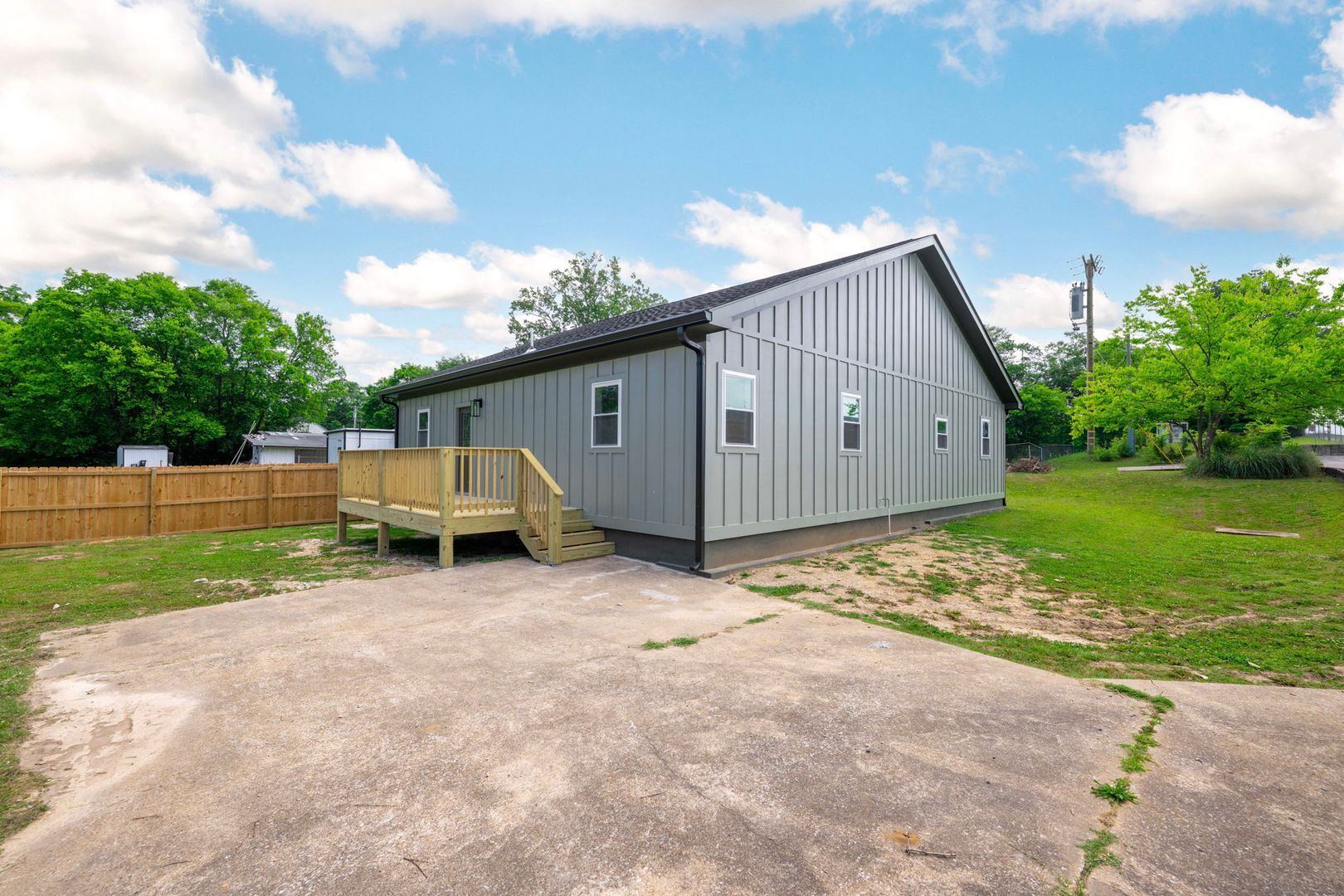 Building Photo - 317 S Howell Ave
