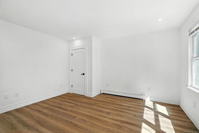 Building Photo - 65 Gem Ave
