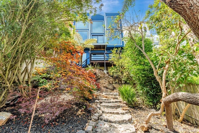 Building Photo - 69 Uranus Terrace