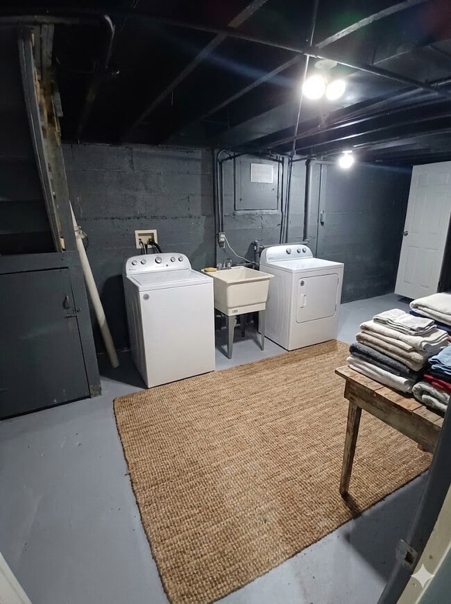 Building Photo - 401 S Independence Ave