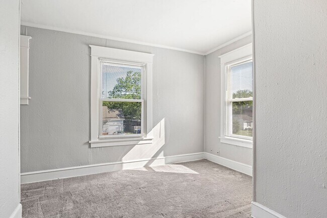 Building Photo - 740 29th St