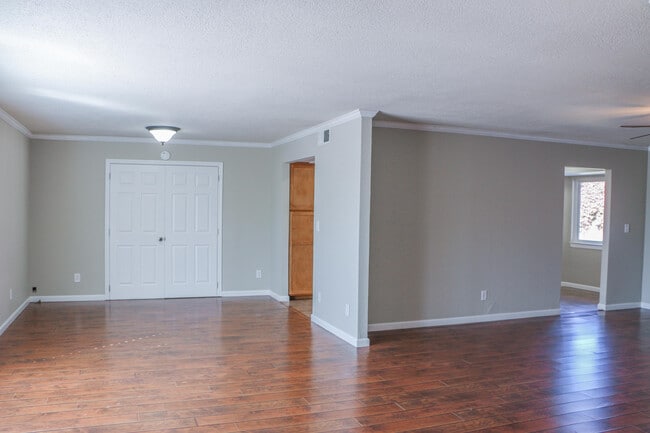 Building Photo - 816 Marimba Dr