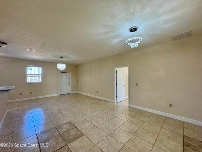 Building Photo - 181 Del Monte St NE