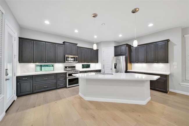 Building Photo - 18323 Parkview Point Dr