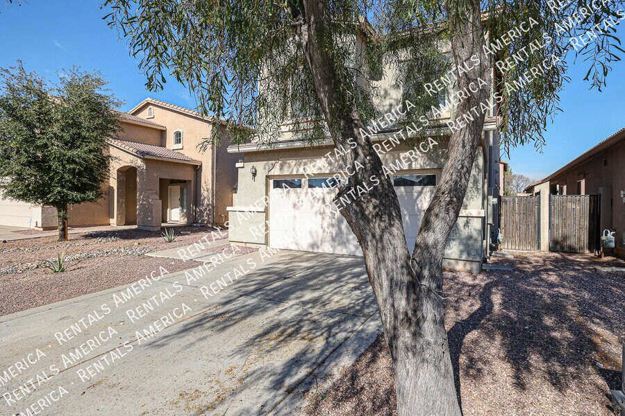 Building Photo - 8818 W Hilton Ave