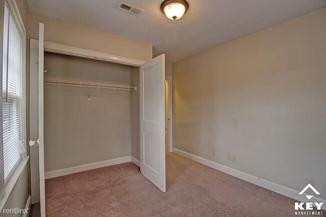 Building Photo - 1156 N Emporia St