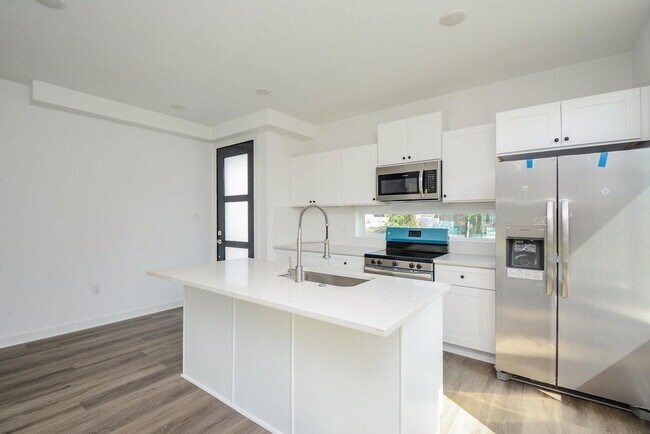 Building Photo - 4358 Clover St