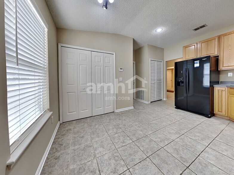 Building Photo - 3120 Litchfield Dr