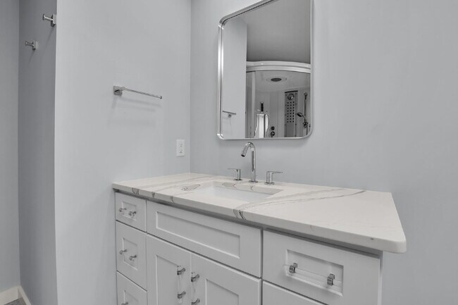 Building Photo - "Coastal Comfort Awaits: Spacious 3-Bed, 3-Bath Furnished Retreat in Moss Creek on the Marsh!"