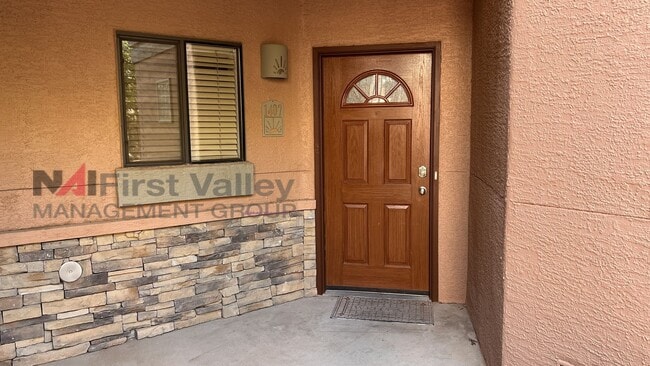 Building Photo - 2 Bedrooms, 2 Baths