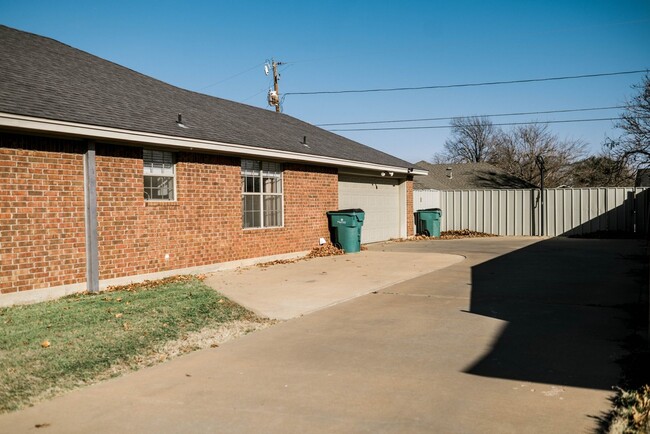 Building Photo - Charming 4BR House in Burkburnett (10 Min ...