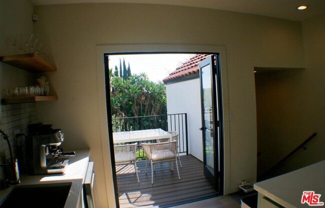 Building Photo - 8587 Rugby Dr