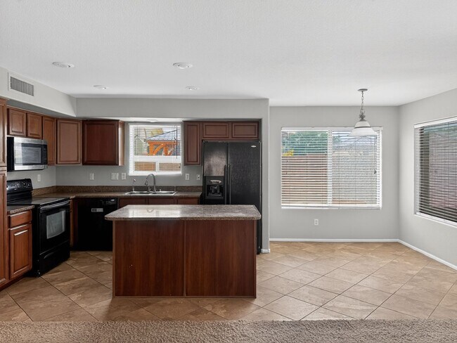 Building Photo - Beautifu;l 4Bed/2.5Bath, Private Pool Home!