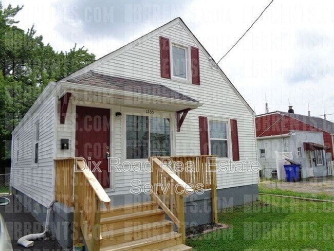 Building Photo - 1255 Hooven Ave