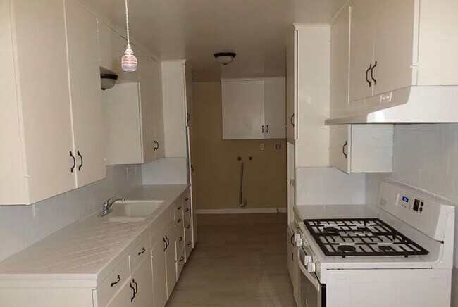 Building Photo - Oak Park Duplex