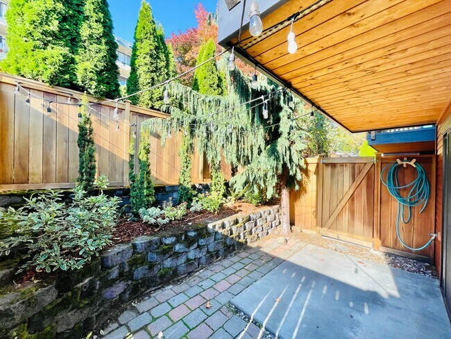 Building Photo - 1017 N 39th St