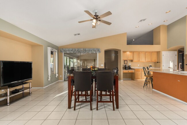 Building Photo - Spectacular 5 bdrm Home, OFFERS SOLAR ELECTRIC!