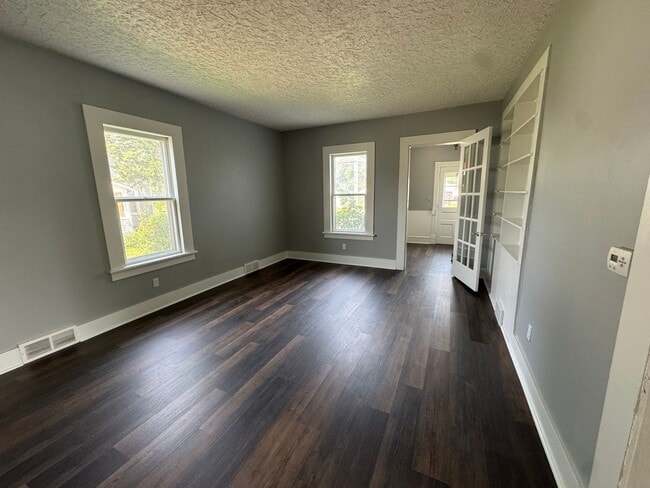 Building Photo - 3 Bed, 1.5 Bath Home with Huge Yard, Deck ...