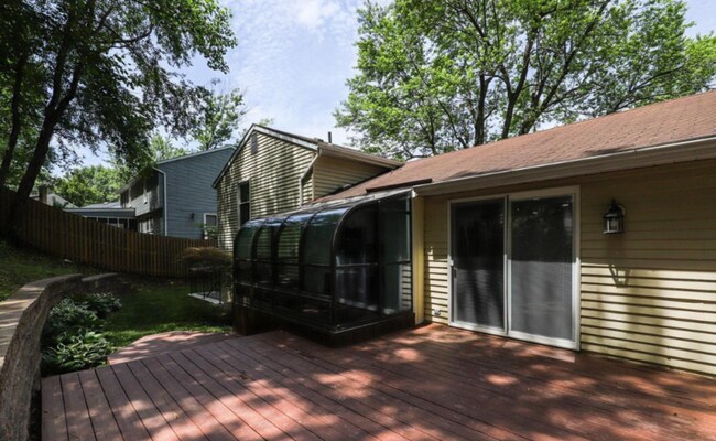 Building Photo - 15337 Edgehill Dr