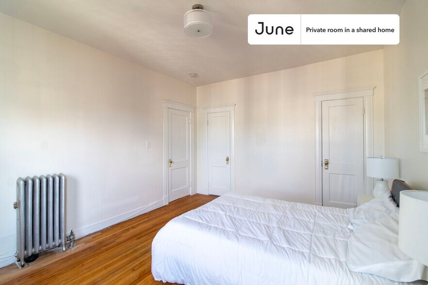 Building Photo - Room in Shared 4 bed/1 bath home in Dorchester Center