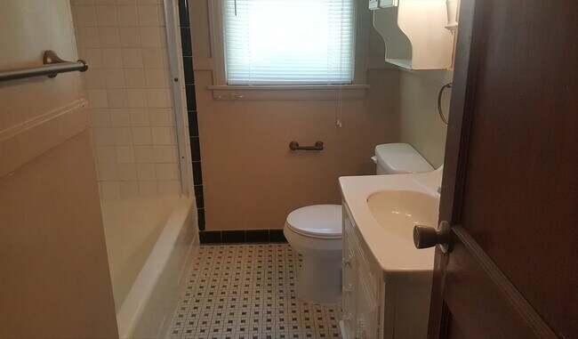 Building Photo - 3754 Rockwood Avenue