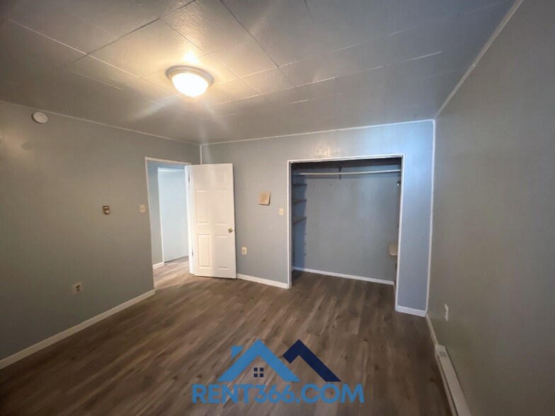 Building Photo - 509 W Centre St