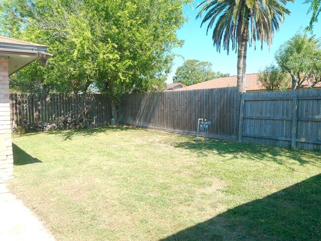 Building Photo - 1822 Volga Dr