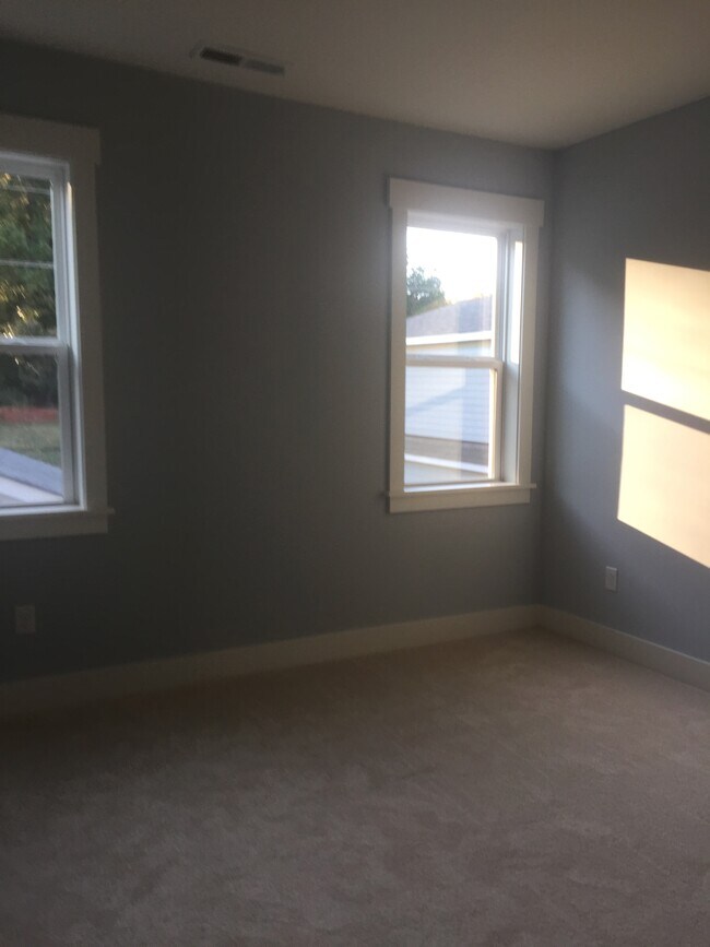 Building Photo - 428 Claremont Drive