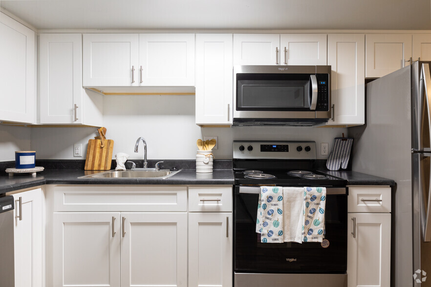 2BR, 1BA - 1,120SF - The 500 Townhomes
