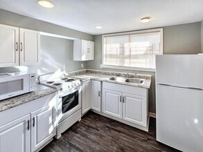 Building Photo - 8102 4th Ave S