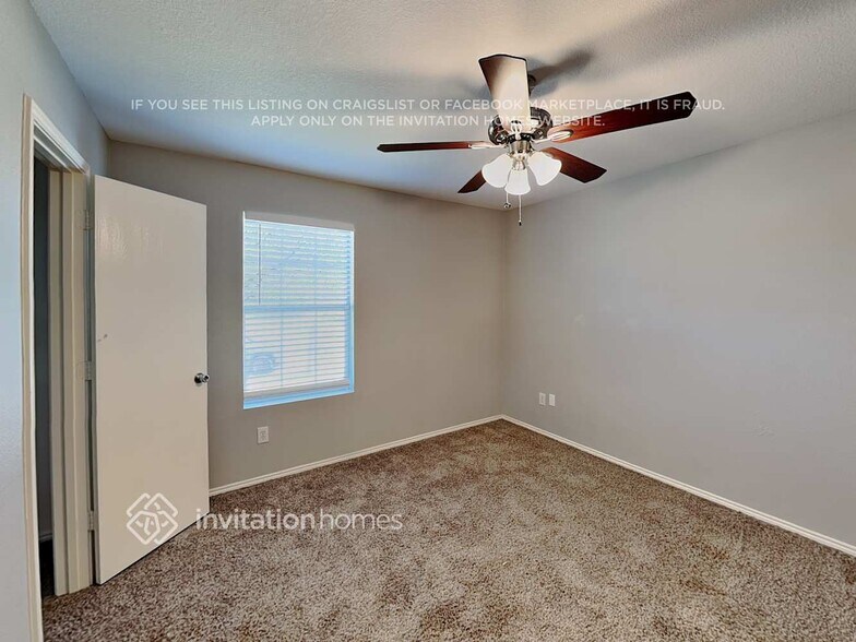 Building Photo - 825 Poncho Ln