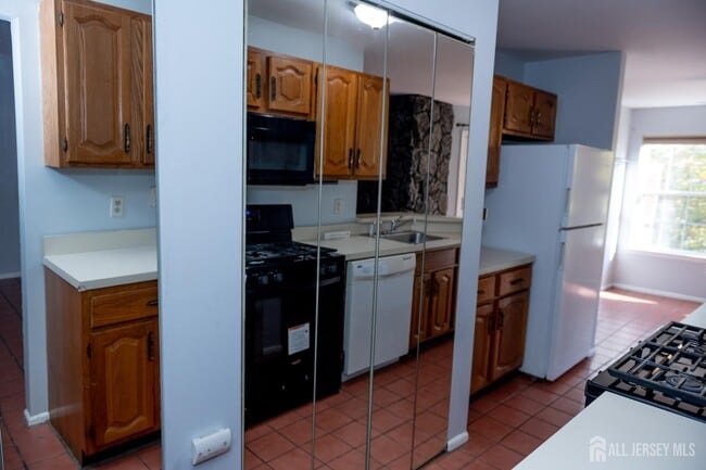 Building Photo - 2162 Ash Ct