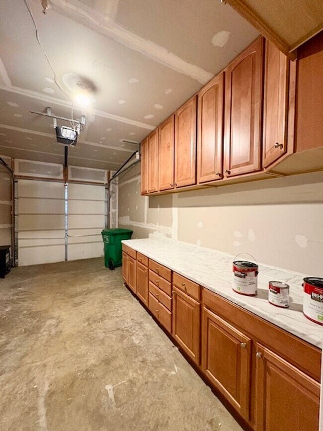 Building Photo - 645 Whetstone Glen St