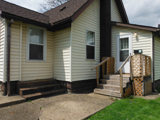 Building Photo - 1359 Scoville Ave SW