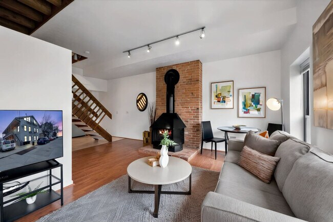 Building Photo - 962 Pavilion St