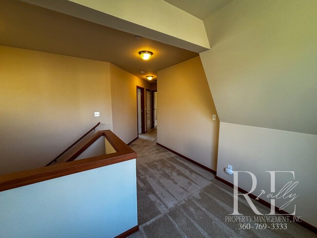 Building Photo - Spacious 3-Bedroom Home in Desirable Manet...