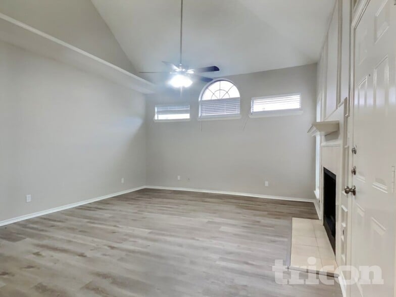 Building Photo - 1205 Laurel Ln