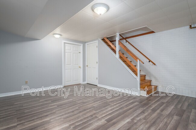 Building Photo - 1237 Delbert Ave